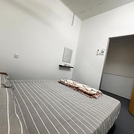 Jiaxin Dormitory - Puteri Wangsa 家馨旅舍 Улу Тирам Екстериор снимка
