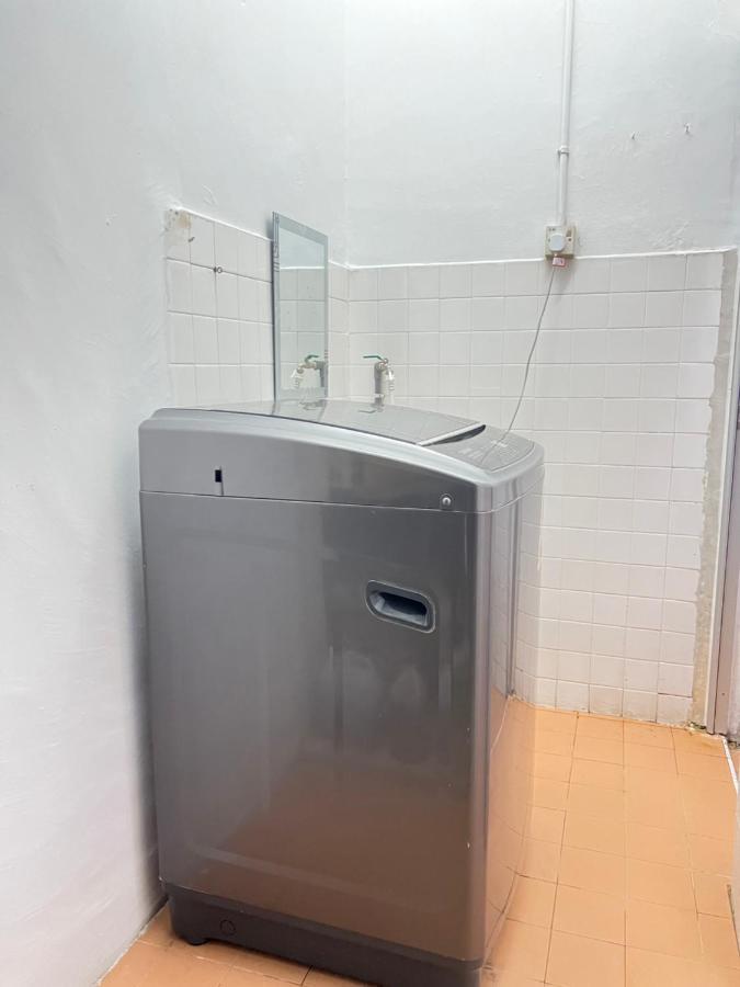 Jiaxin Dormitory - Puteri Wangsa 家馨旅舍 Улу Тирам Екстериор снимка